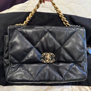 Chanel 19 bag size medium